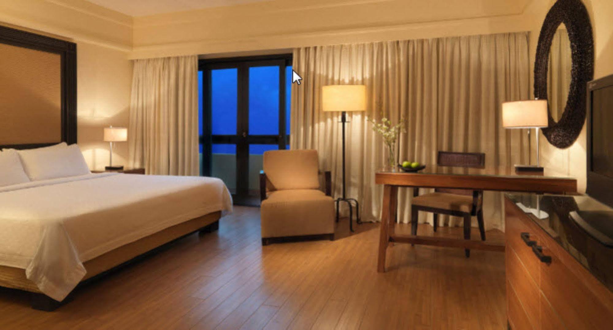 Hyatt Regency Kuantan Resort Exterior foto A room at the hotel