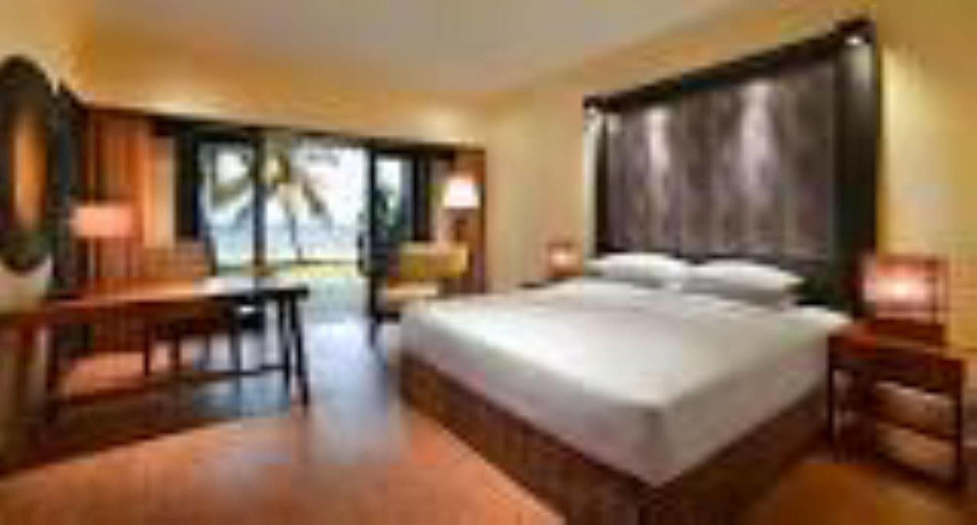 Hyatt Regency Kuantan Resort Exterior foto A room at the hotel